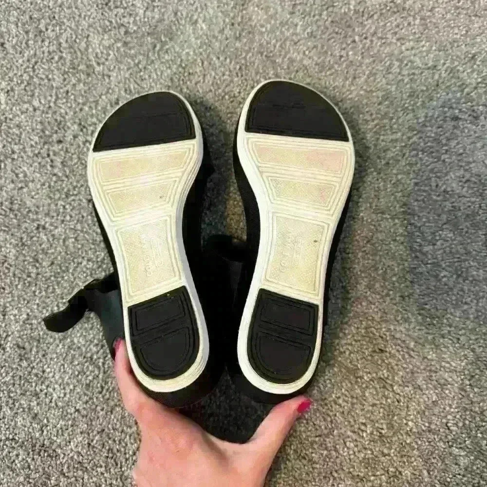 COLE HAAN WOMEN'S ORIGINALGRAND FLATFORM SANDAL, BLACK LEATHER/NYLON WEDGE, 6.5 - Picture 4 of 6